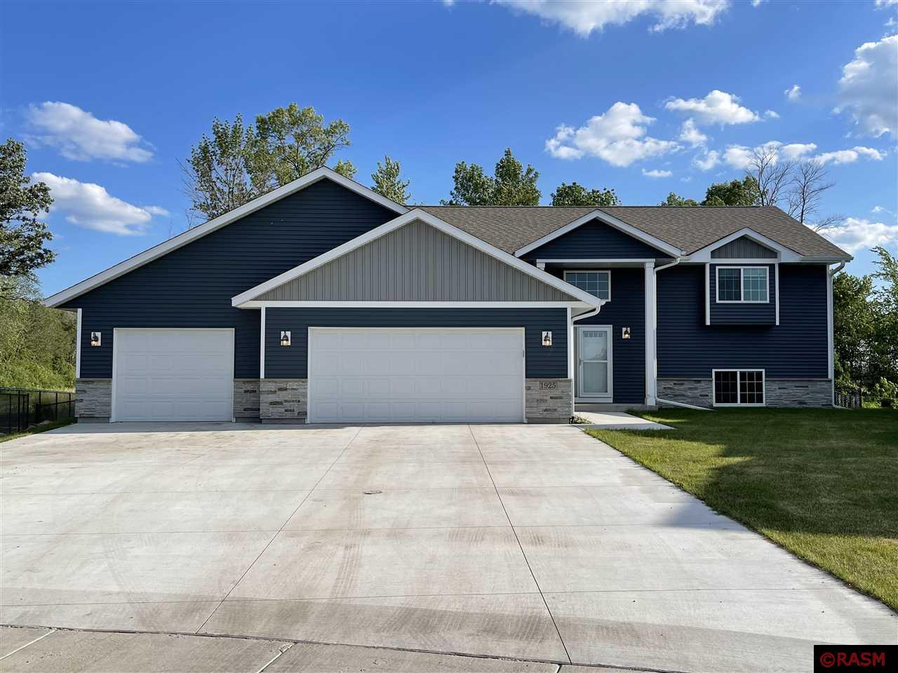 Photo 1 of 28 — 1925 Bluestem Drive, Mankato, MN 56001
