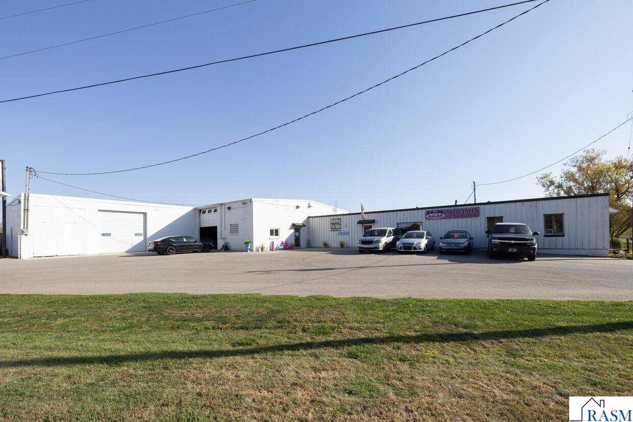 Photo 1 of 10 — 1000 N River Drive, North Mankato, MN 56003