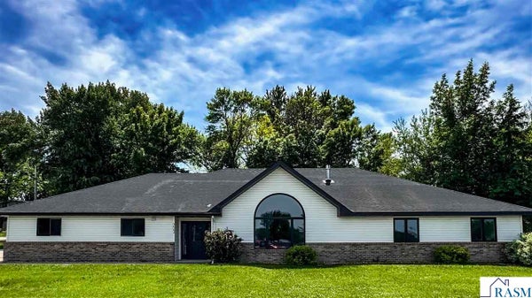203 FRANK AVE NW, ELYSIAN, MN 56028 - Image ea32ea5dc8431c4cd76f8cf0a9c8a27b/2959648381