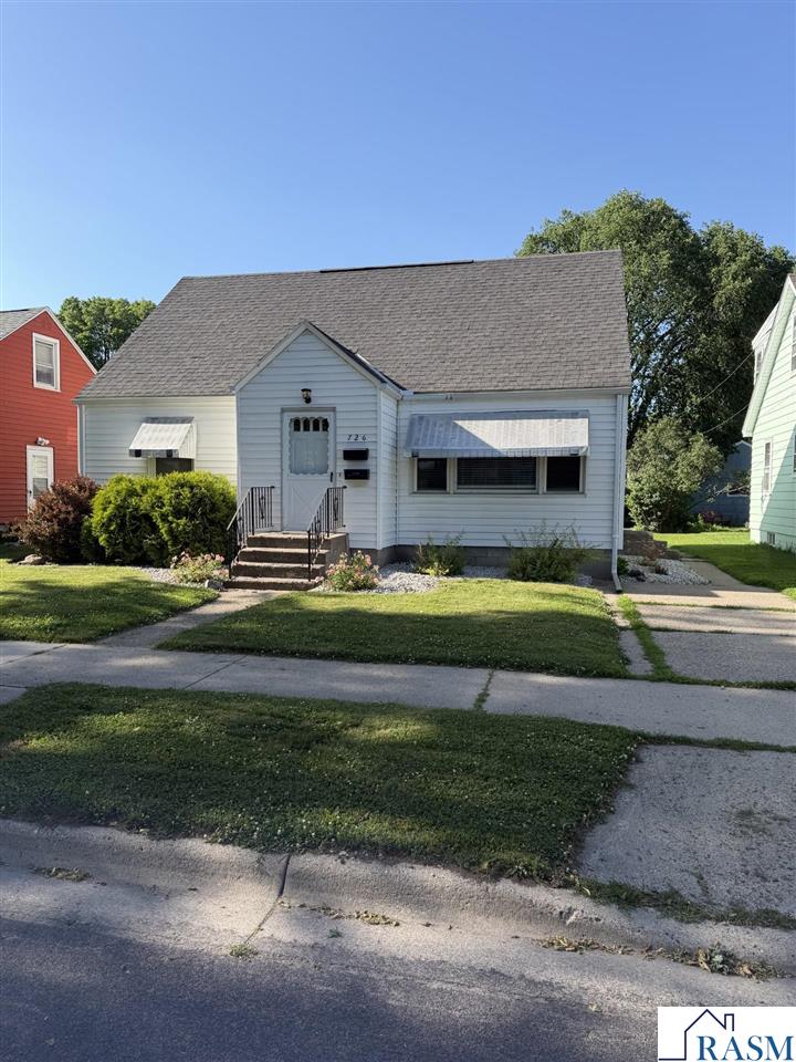 Photo 1 of 14 — 726 South Avenue, North Mankato, MN 56003