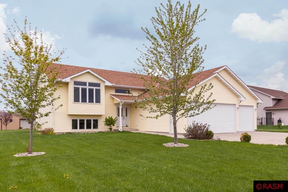 Photo 1 of 15 — 761 Harris Street, Lake Crystal, MN 56055