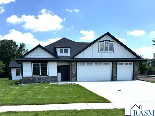 Photo 1 of 27 — 328 Dancing Waters Circle, Mankato, MN 56001