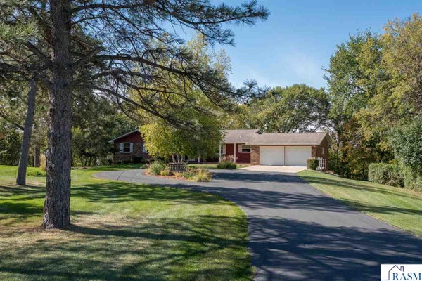27 CAPRI DR, MANKATO, MN 56001 - Image fc78c5d8bd29bb15142d57f95f9a3bb6/891744329