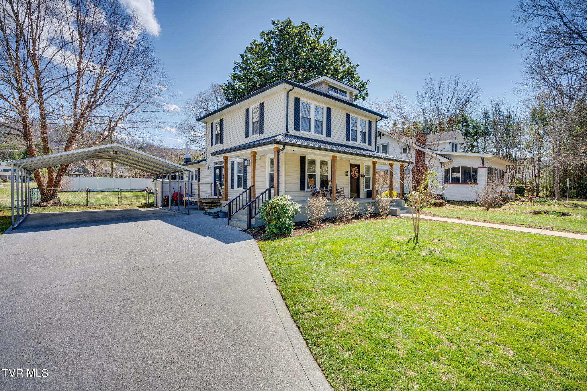 352 Clinchfield Avenue, Erwin, Tennessee image 2