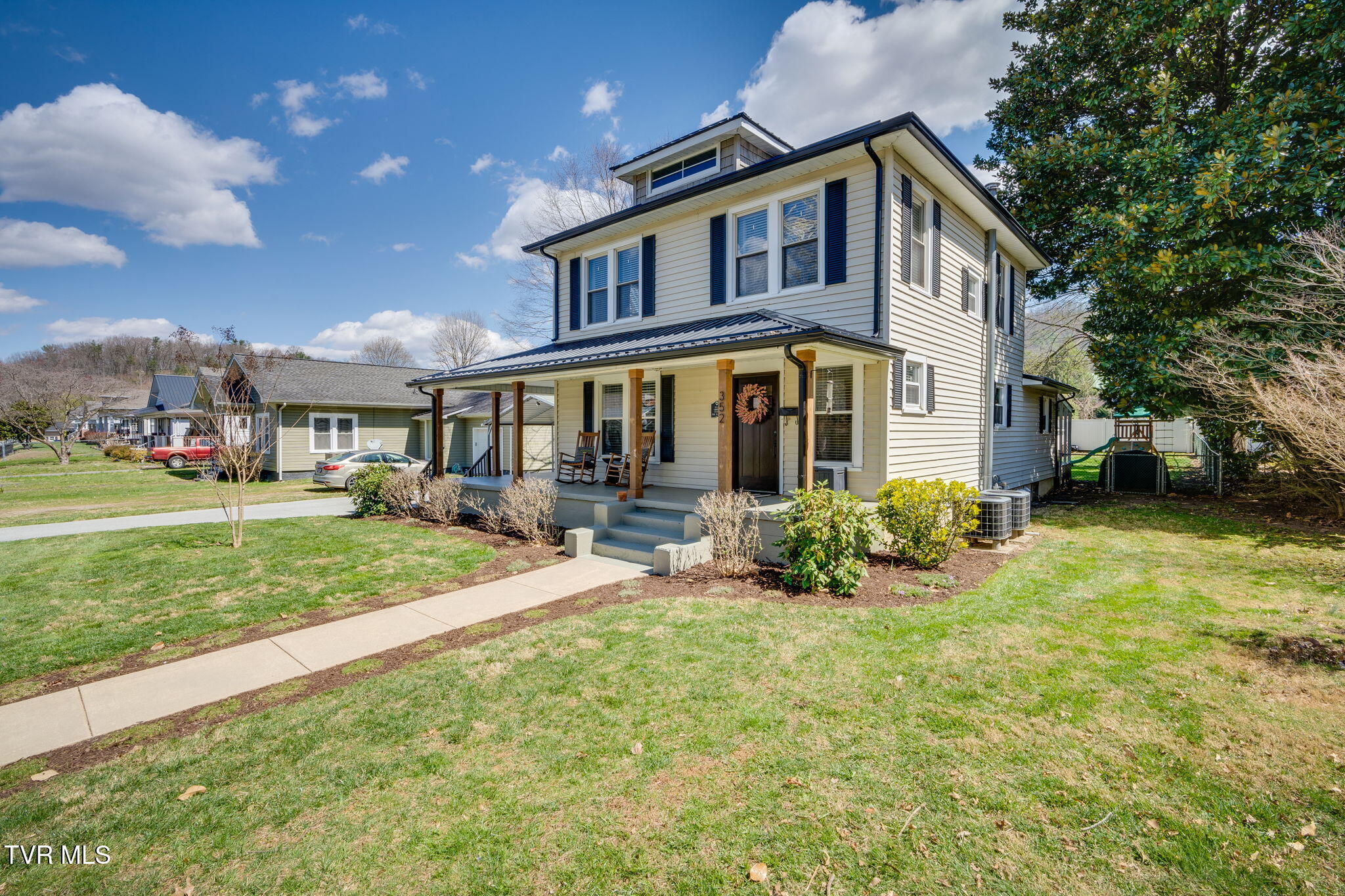 352 Clinchfield Avenue, Erwin, Tennessee image 3