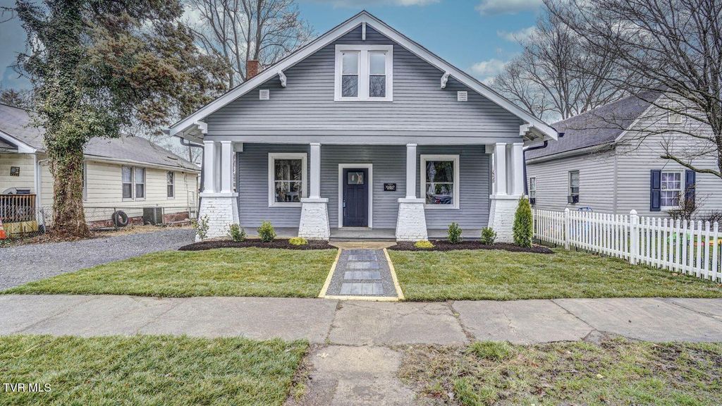 Photo of 116 Poplar Street, Johnson City, TN 37604 (MLS # 9991625)