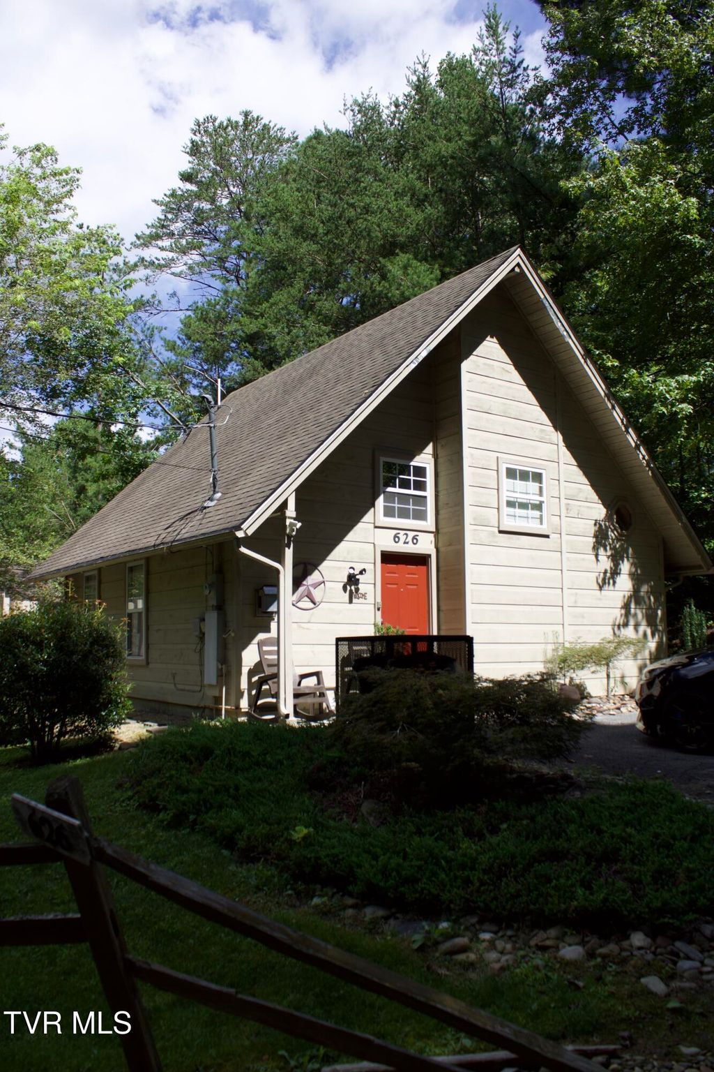 Photo of 626 Morning Mist Way, Gatlinburg, TN 37738 (MLS # 9985041)
