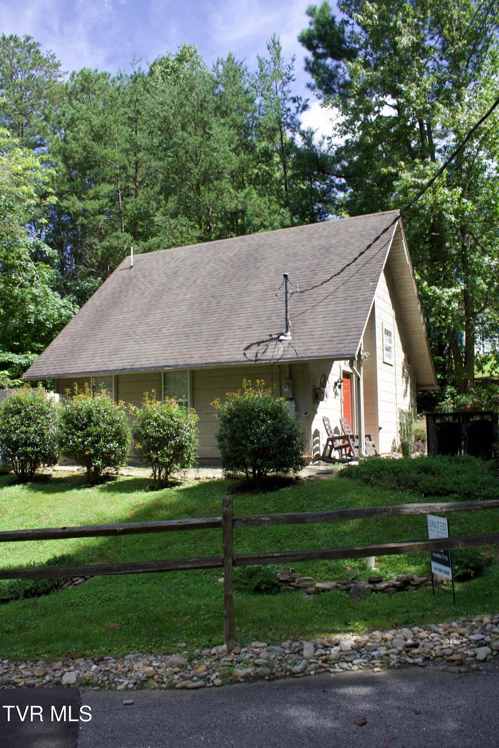 Photo of 626 Morning Mist Way, Gatlinburg, TN 37738 (MLS # 9985041)