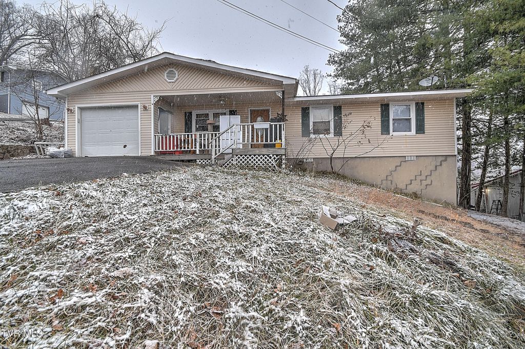 Photo of 126 Whitehills Road, Kingsport, TN 37660 (MLS # 9990881)