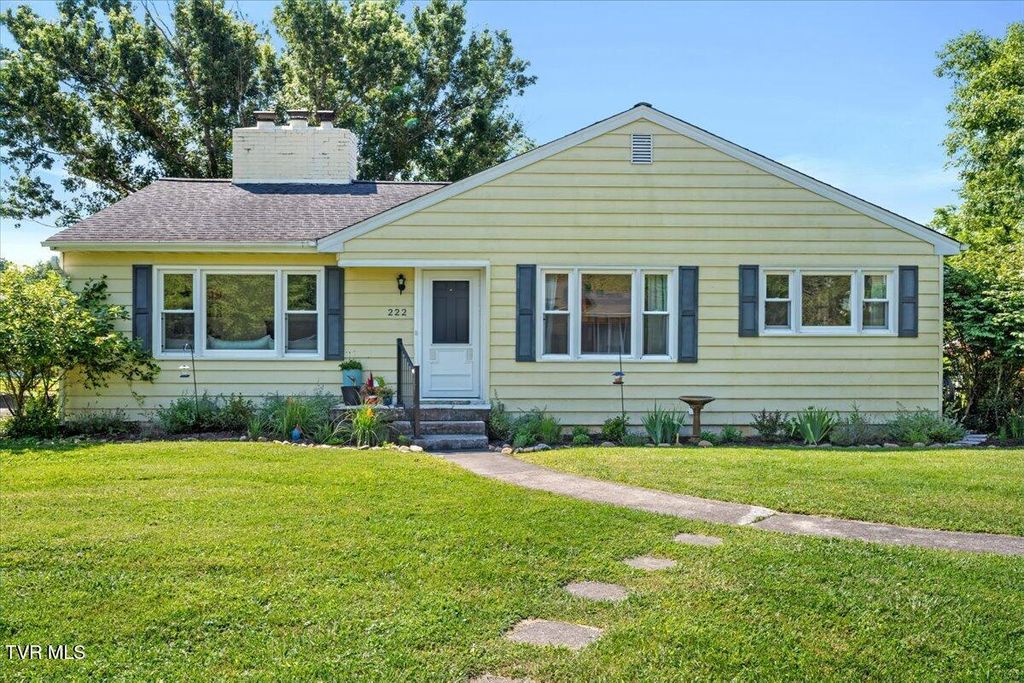 Photo of 222 Stonewall Heights, Abingdon, VA 24210 (MLS # 9982945)