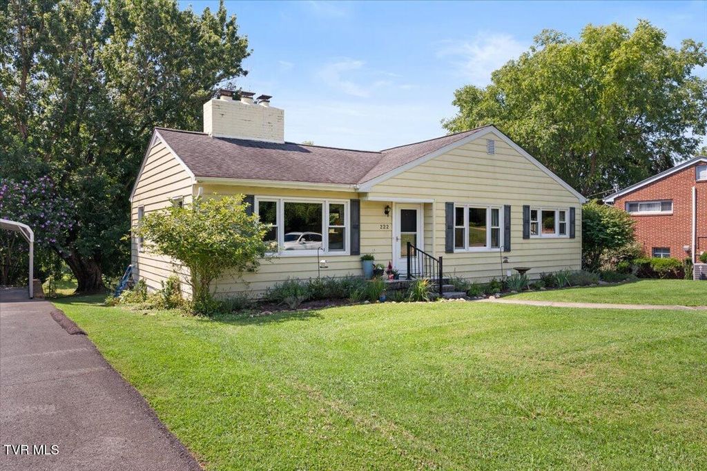 Photo of 222 Stonewall Heights, Abingdon, VA 24210 (MLS # 9982945)