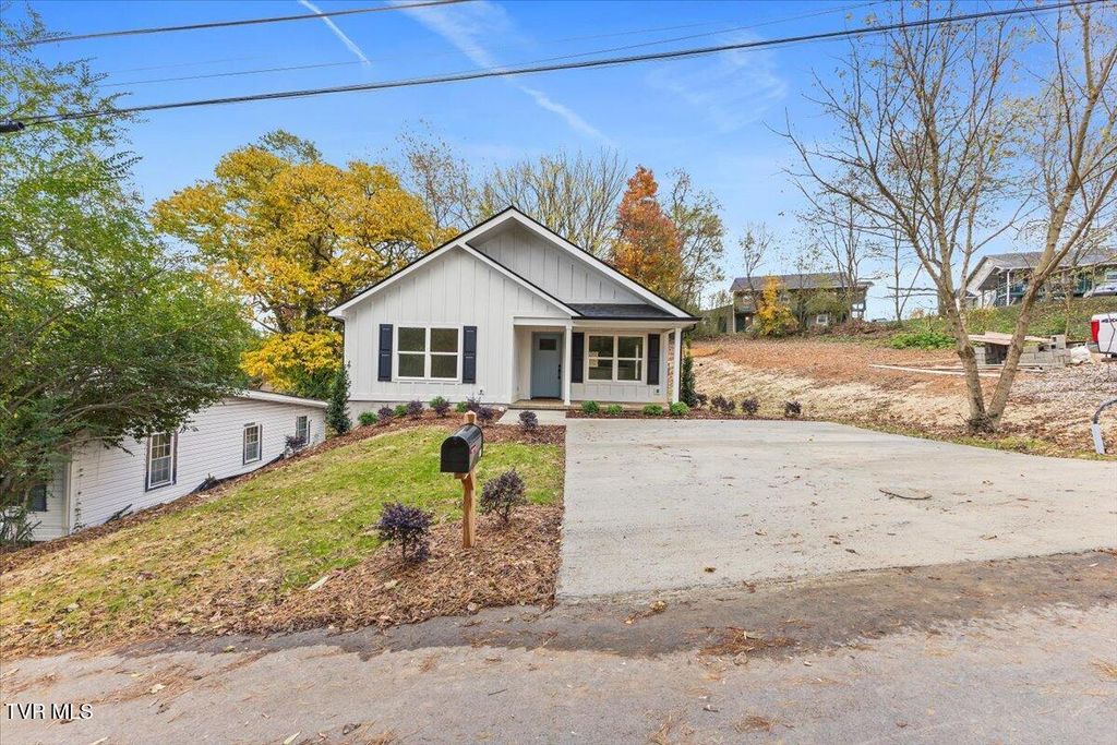 Photo of 1611 Carter Avenue, Johnson City, TN 37604 (MLS # 9987853)