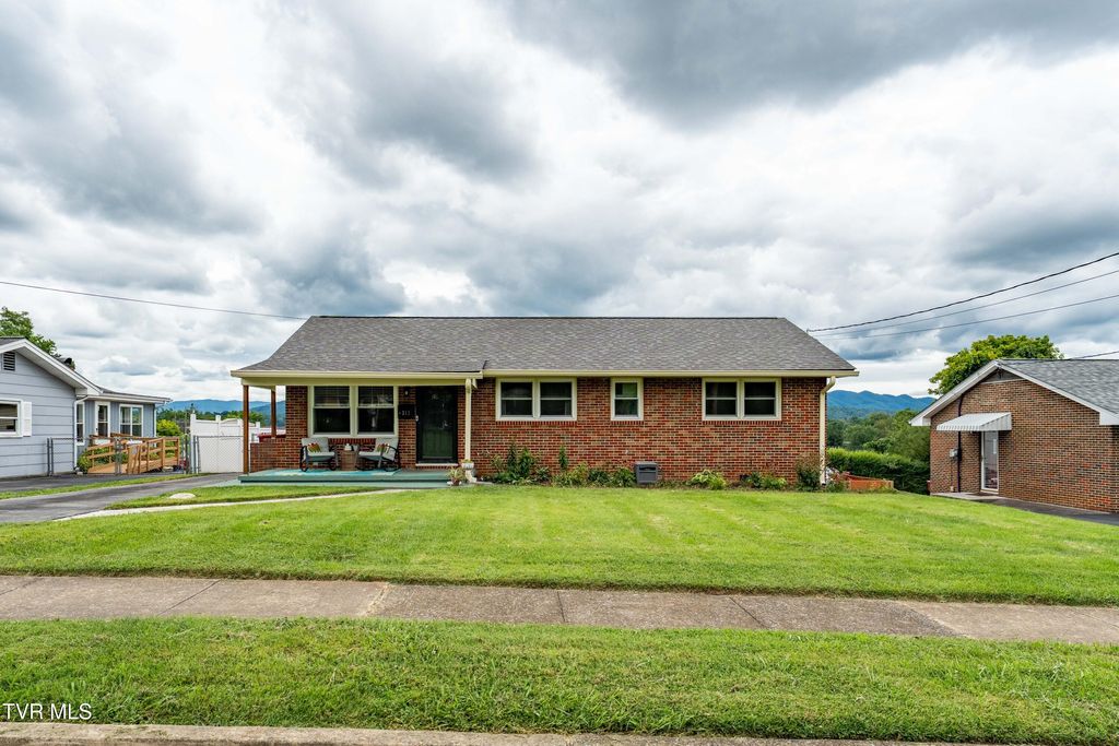 Photo of 311 Greenway Drive, Johnson City, TN 37604 (MLS # 9989160)
