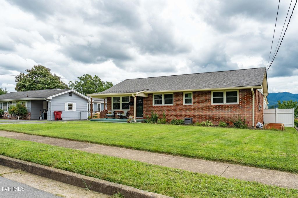 Photo of 311 Greenway Drive, Johnson City, TN 37604 (MLS # 9989160)
