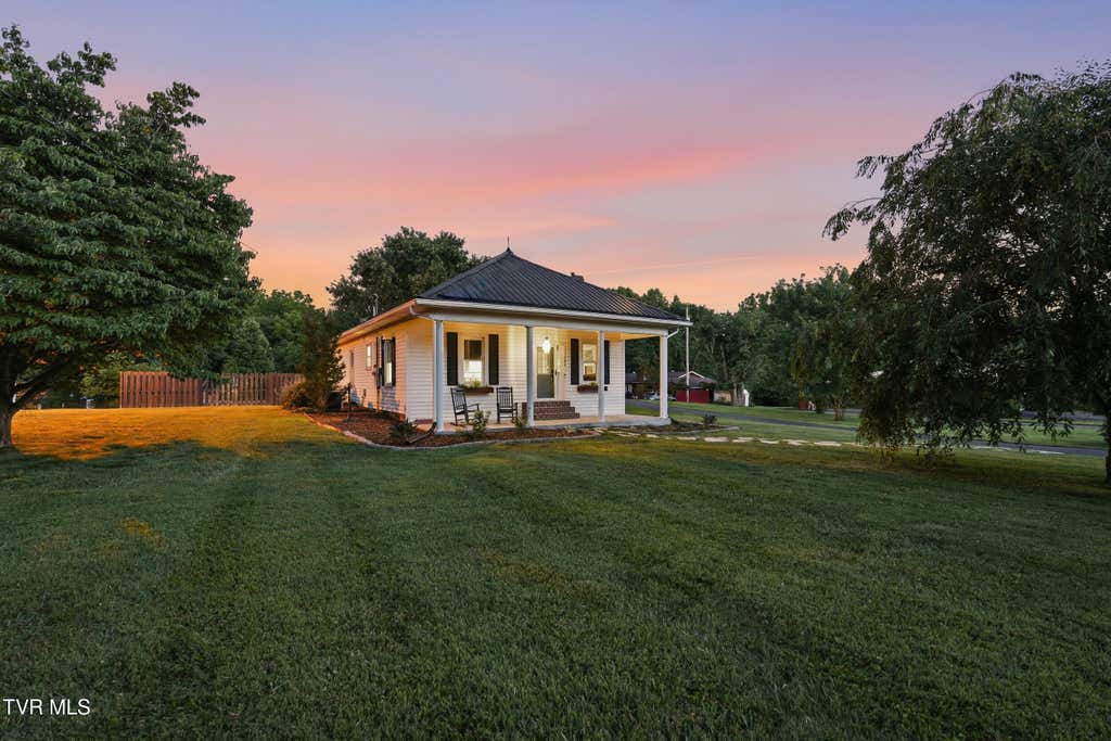 Photo of 706 Hiwassee Hill Drive, Johnson City, TN 37601 (MLS # 9997358)