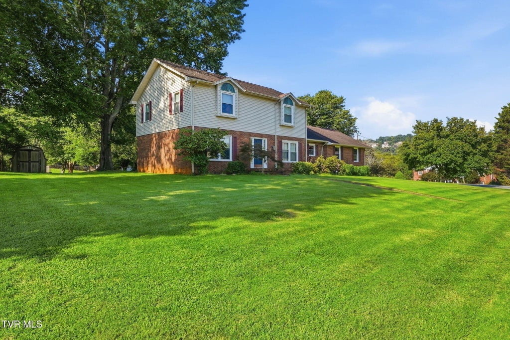 Photo of 208 Coralwood Drive, Kingsport, TN 37663 (MLS # 10000643)
