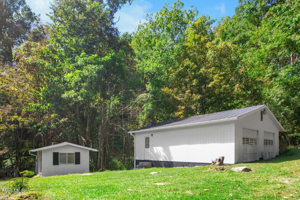 Photo of 9494 Porterfield Highway, Abingdon, VA 24210 (MLS # 9986128)