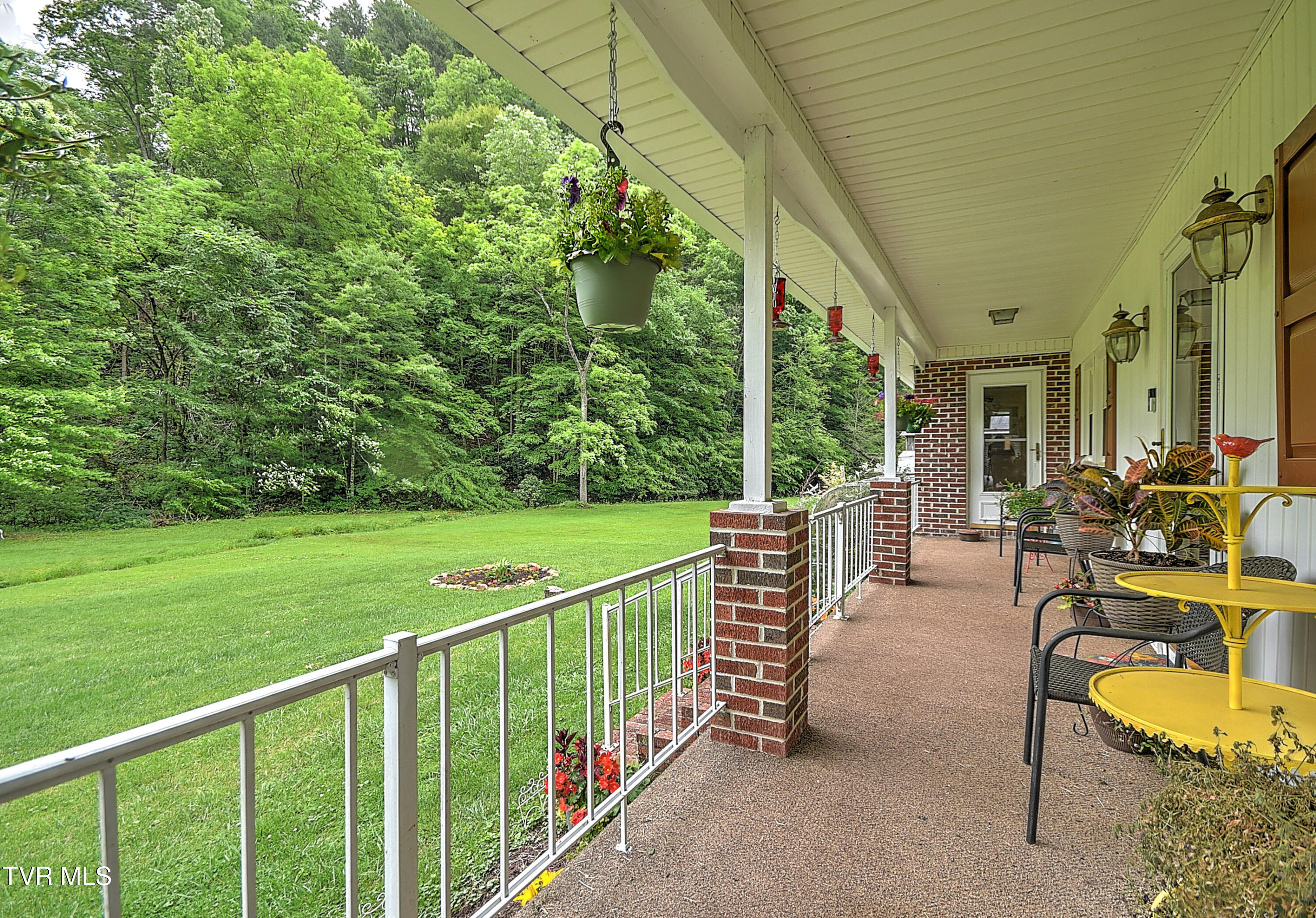 24483 Cave Creek Road, Abingdon, Virginia image 9