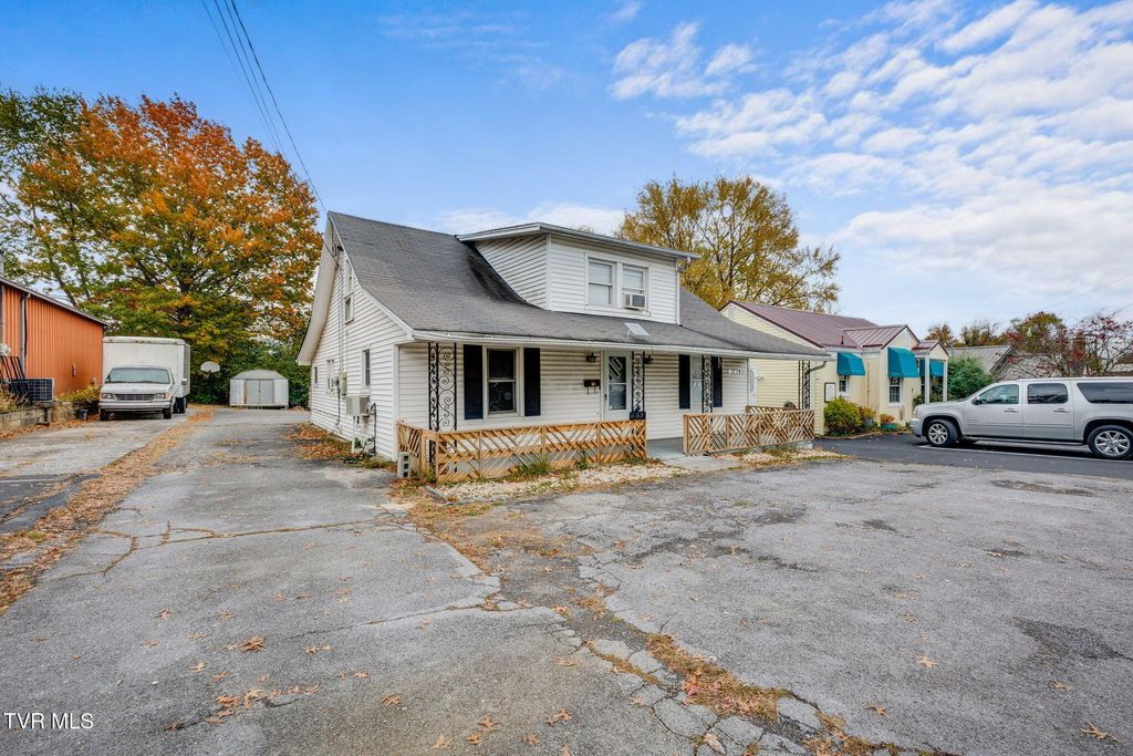 Photo of 1713 Edgemont Avenue, Bristol, TN 37620 (MLS # 9987875)