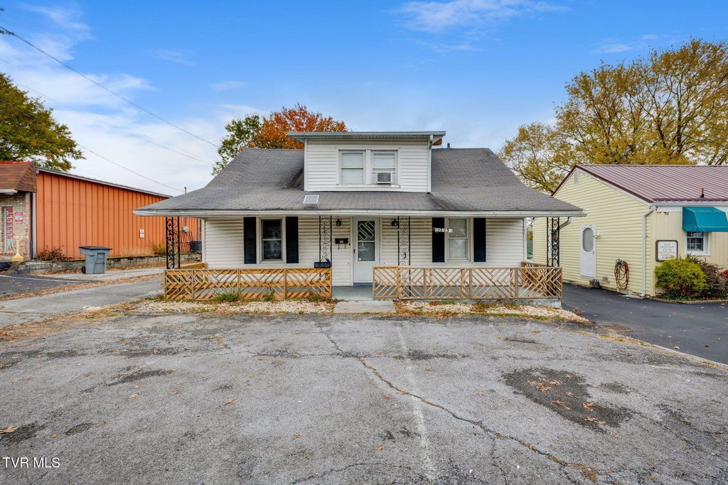Photo of 1713 Edgemont Avenue, Bristol, TN 37620 (MLS # 9987875)