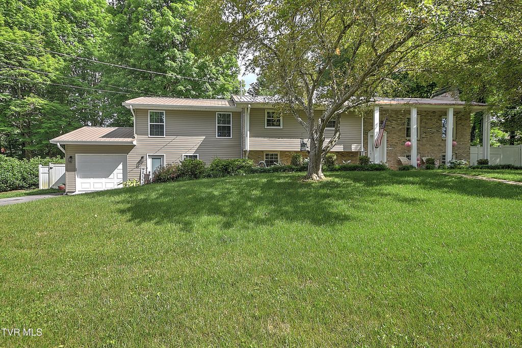 Photo of 2805 Sumpter Drive, Johnson City, TN 37604 (MLS # 9996127)