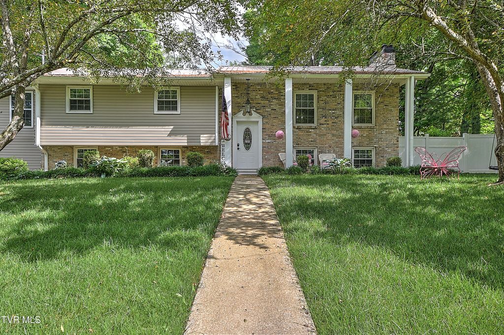 Photo of 2805 Sumpter Drive, Johnson City, TN 37604 (MLS # 9996127)