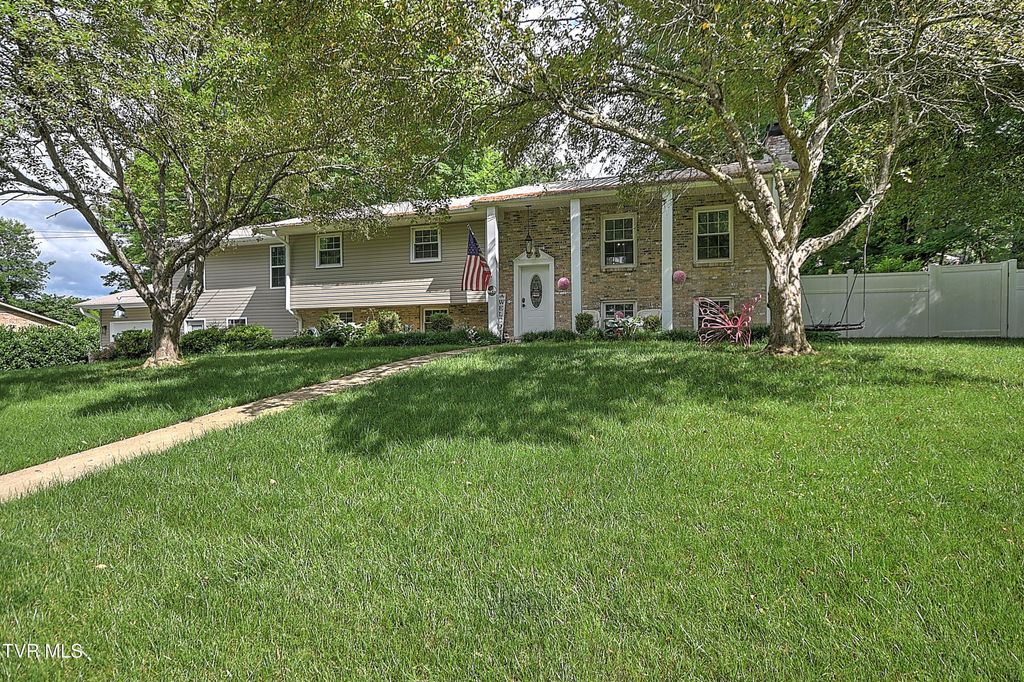 Photo of 2805 Sumpter Drive, Johnson City, TN 37604 (MLS # 9996127)