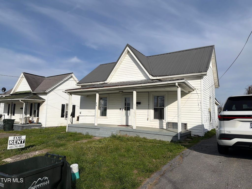 Photo of 315 Highland Avenue, Greeneville, TN 37745 (MLS # 9992419)