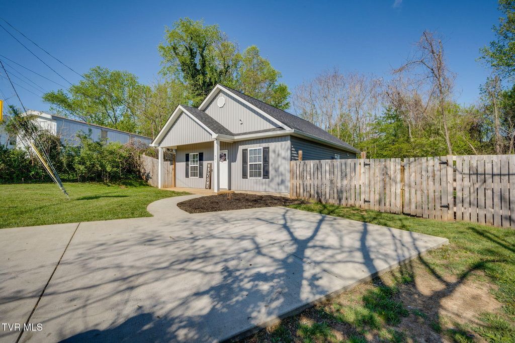 Photo of 801 North Street, Johnson City, TN 37604 (MLS # 9993680)