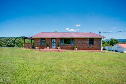 Homes For Sale - 212 Hill Avenue<br/> Surgoinsville, TN 37873