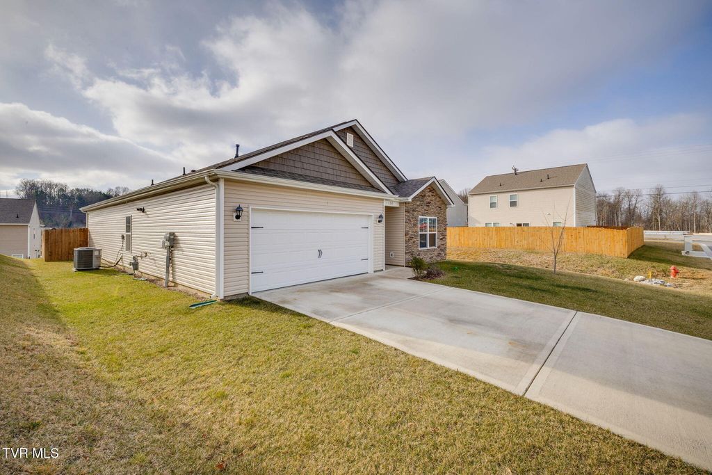 Photo of 1109 Ridge Parke, Kingsport, TN 37663 (MLS # 9989683)