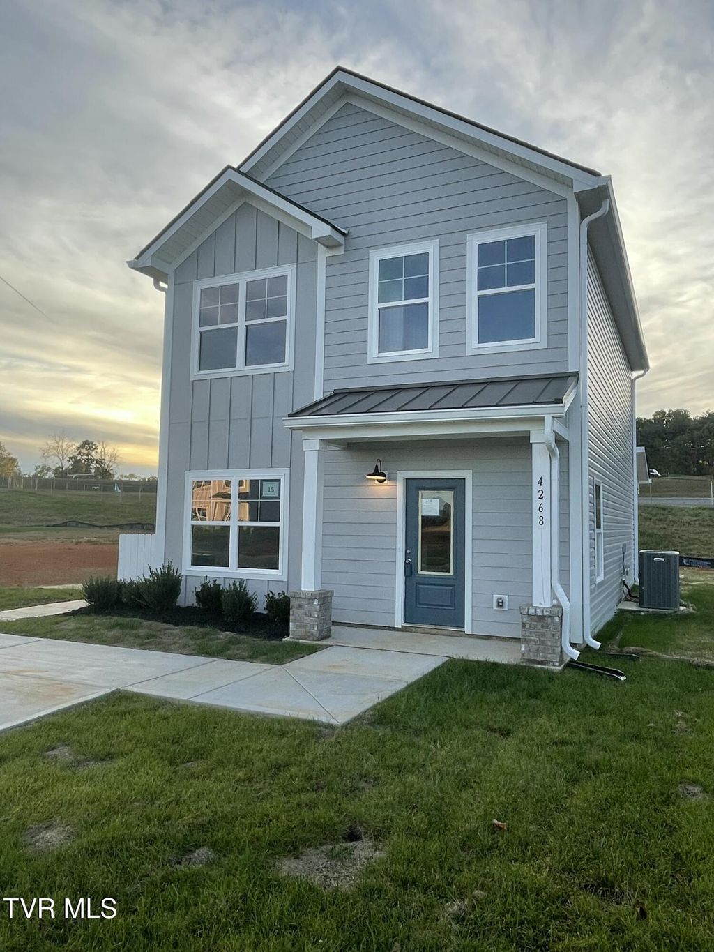 Photo of 4268 Gambrel Oaks St, Blountville, TN 37617 (MLS # 9987554)