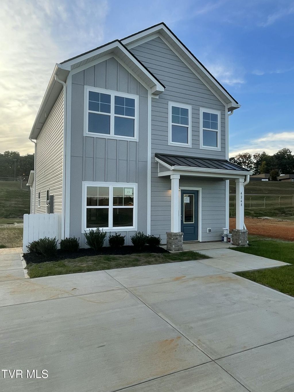 Photo of 4268 Gambrel Oaks St, Blountville, TN 37617 (MLS # 9987554)