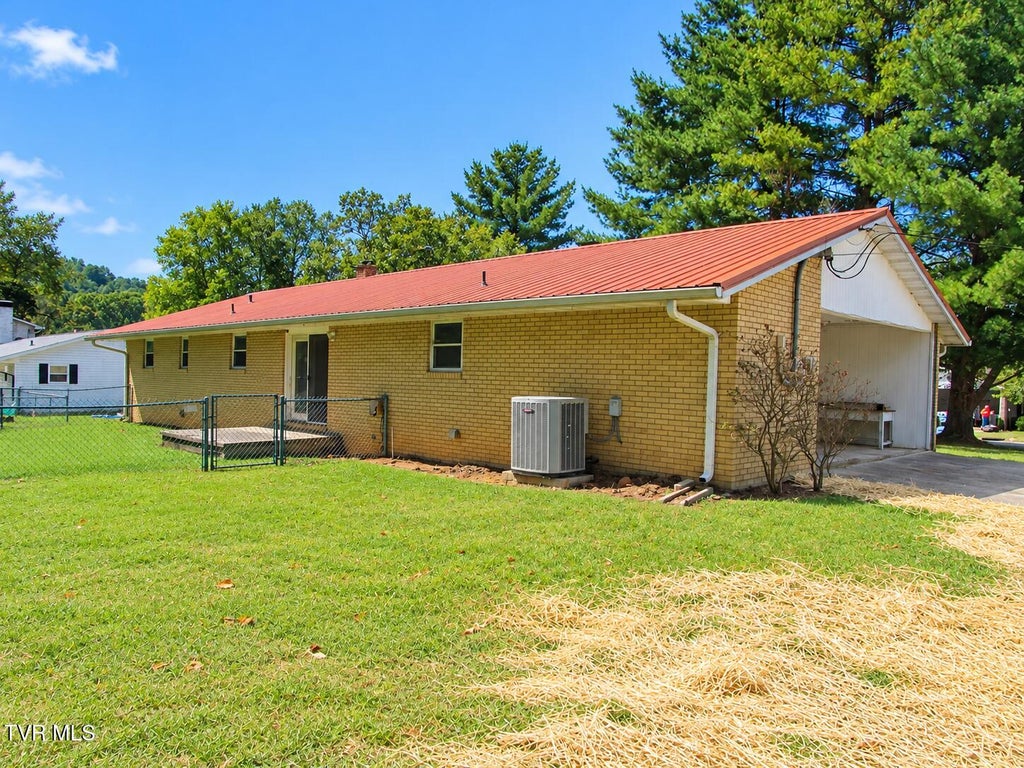Photo of 2118 Monta Clark Street, Elizabethton, TN 37643 (MLS # 10001843)