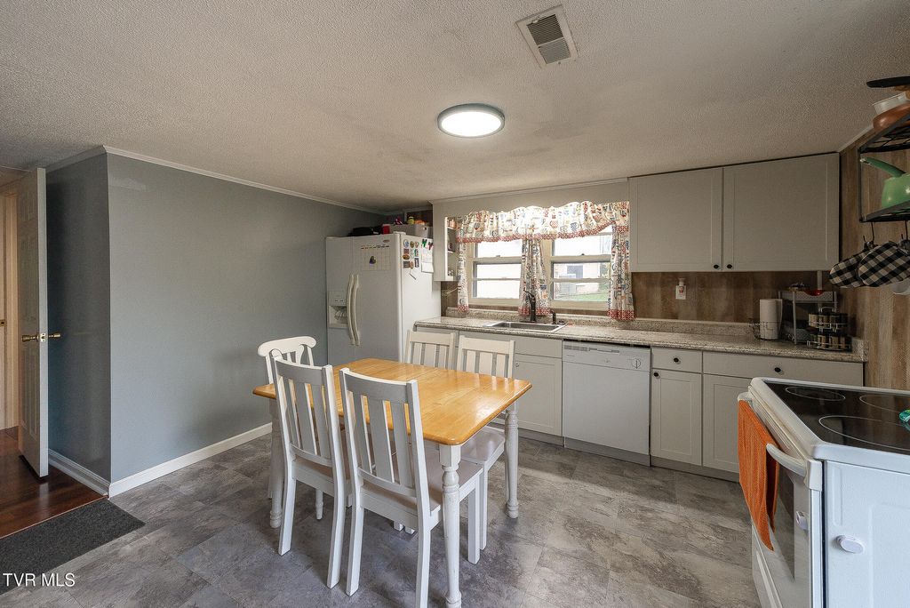 Photo of 2009 Tenneva Street, Kingsport, TN 37665 (MLS # 9981465)