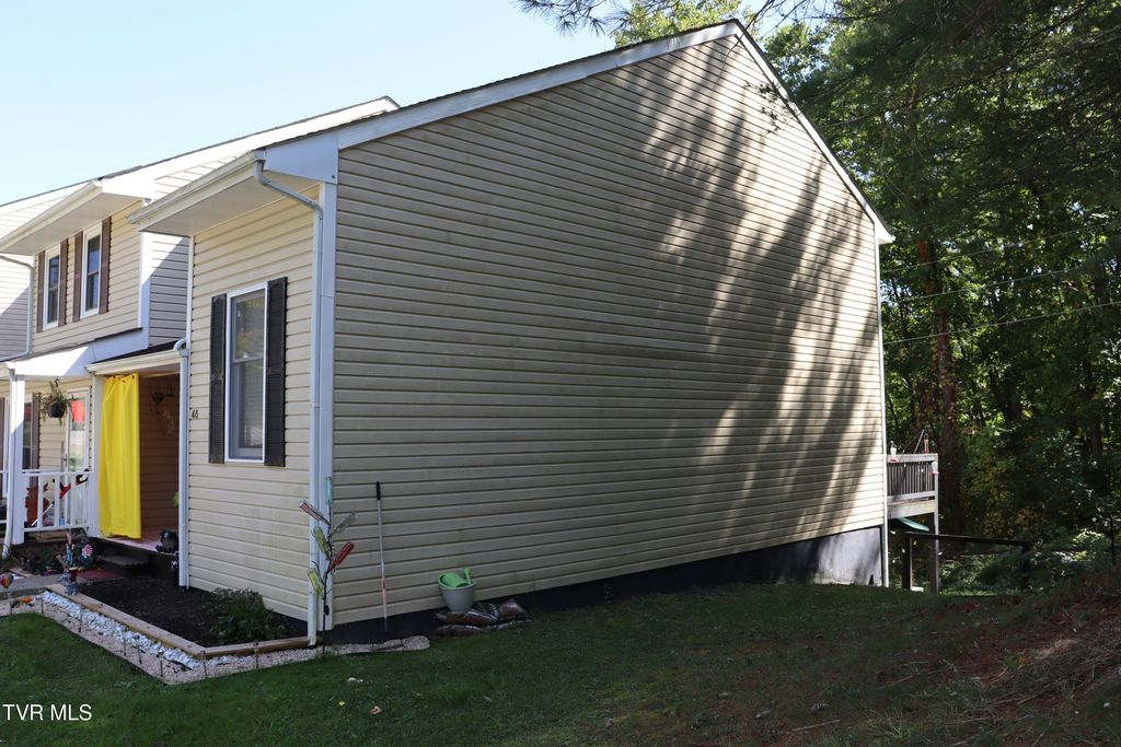 Photo of 48 Laurel Ridge, Big Stone Gap, VA 24219 (MLS # 9986965)