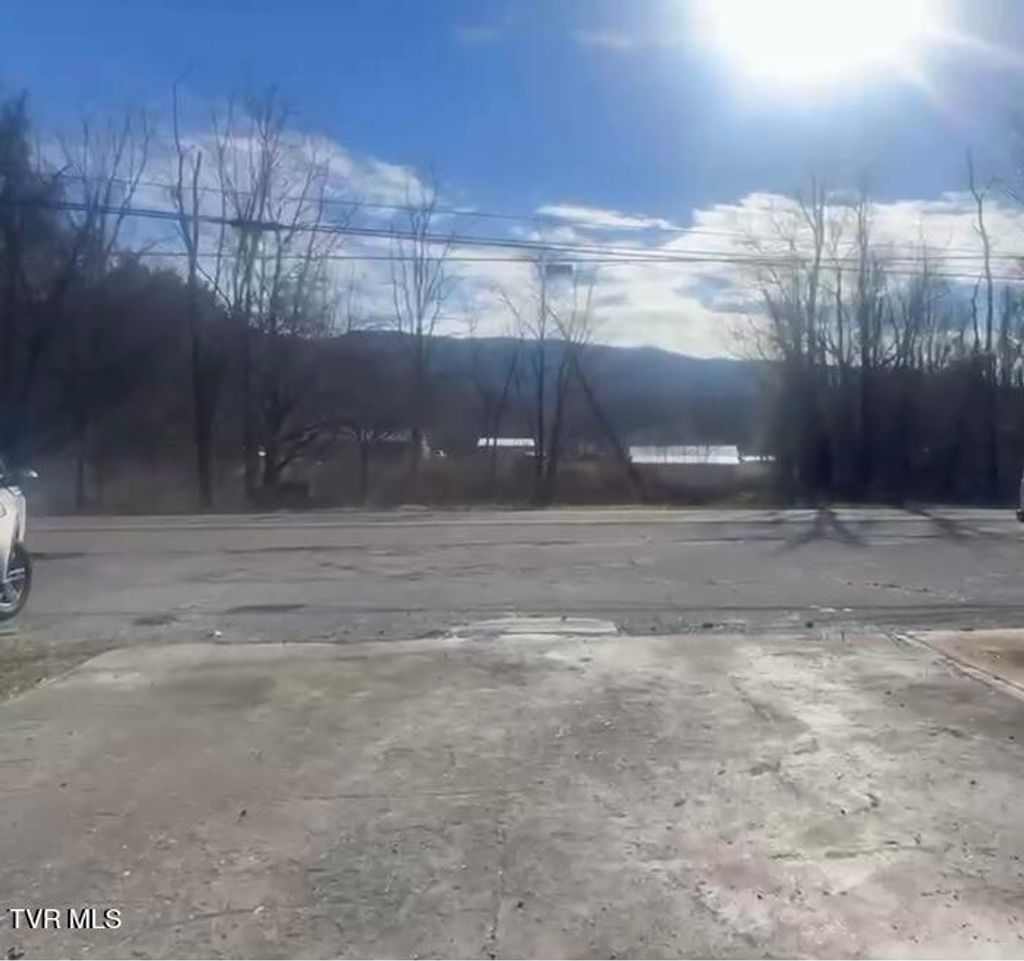 Photo of 2715 Highway 91, Elizabethton, TN 37643 (MLS # 9989804)