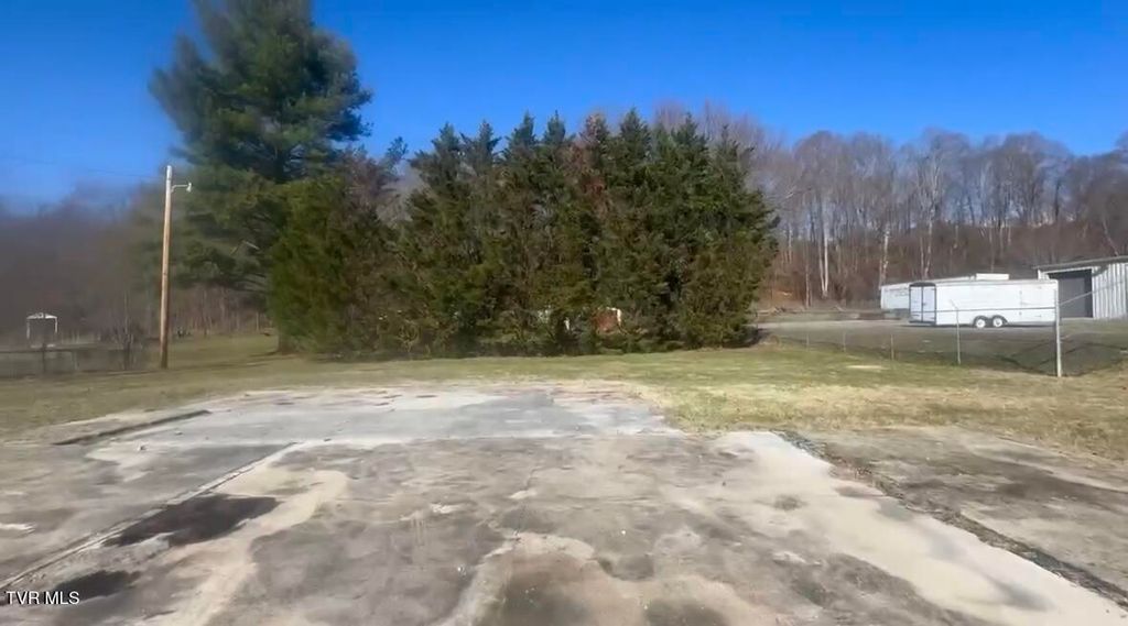 Photo of 2715 Highway 91, Elizabethton, TN 37643 (MLS # 9989804)