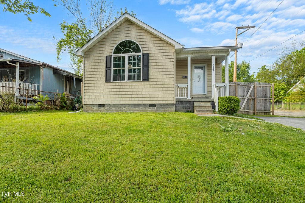 Photo of 1001 Minton Place, Kingsport, TN 37660 (MLS # 9994851)