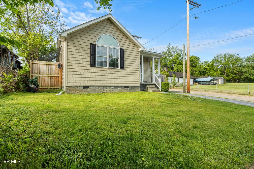 Photo of 1001 Minton Place, Kingsport, TN 37660 (MLS # 9994851)