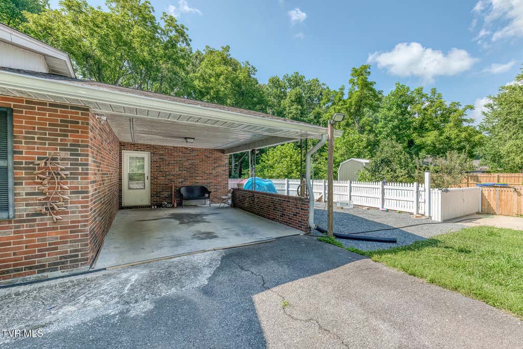 Photo of 901 Cherokee Road, Johnson City, TN 37604 (MLS # 9998382)