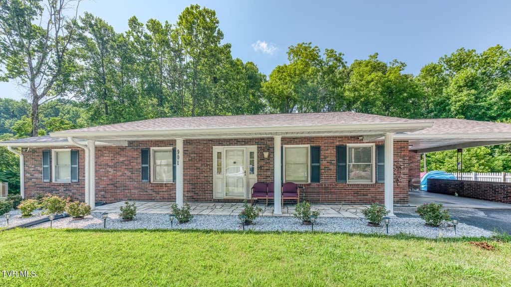Photo of 901 Cherokee Road, Johnson City, TN 37604 (MLS # 9998382)