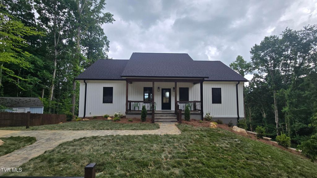 Photo of 122 Five Oaks Drive, Johnson City, TN 37604 (MLS # 9997315)