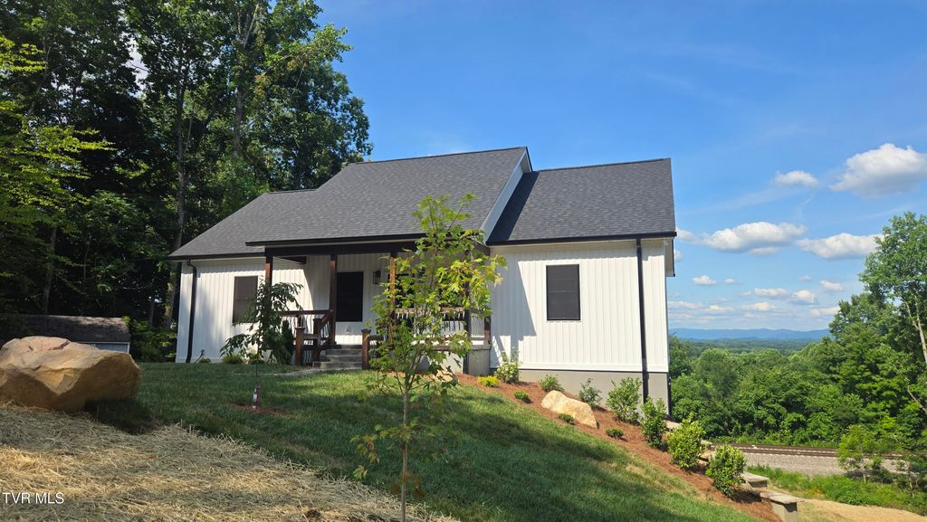 Photo of 122 Five Oaks Drive, Johnson City, TN 37604 (MLS # 9997315)