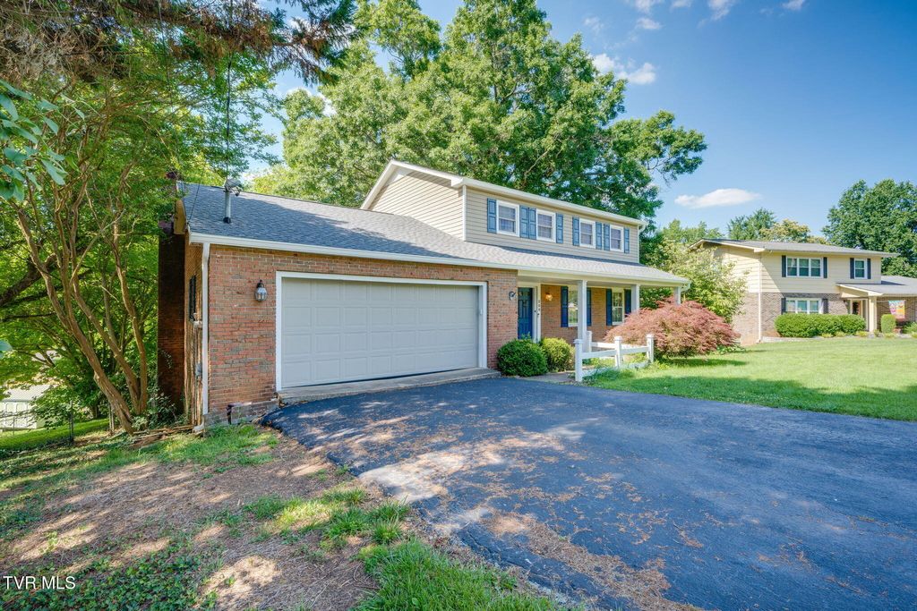 Photo of 209 Coralwood Drive, Kingsport, TN 37663 (MLS # 9996451)