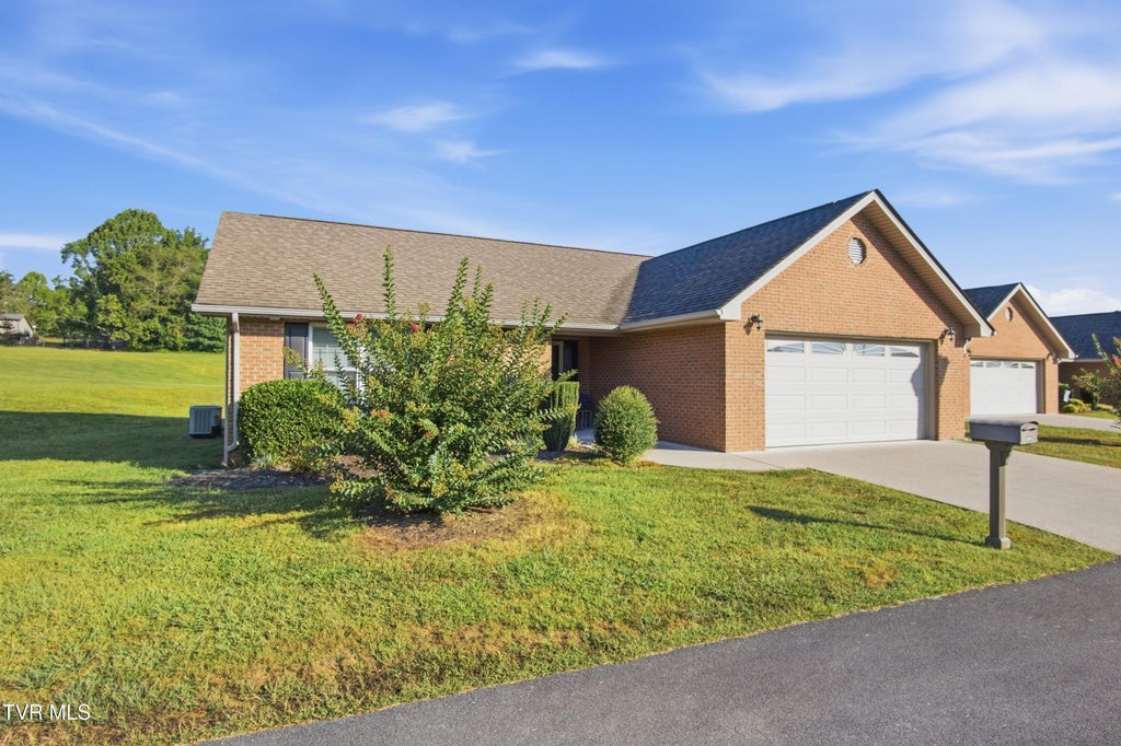 Photo of 2100 Pleasant View Drive #Apt 404, Johnson City, TN 37604 (MLS # 10001133)