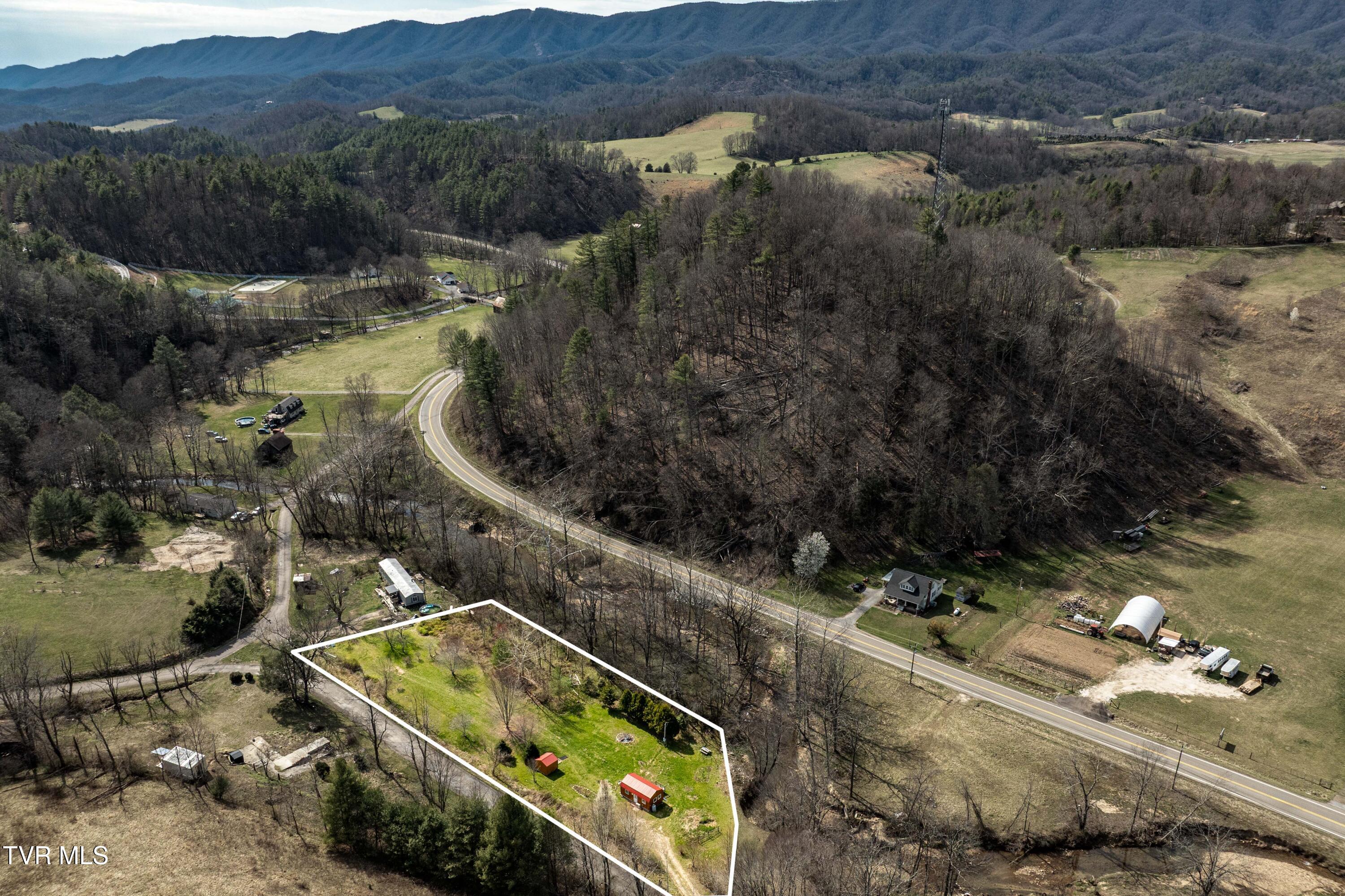 672 Stage Coach Loop, Mountain City, Tennessee image 4
