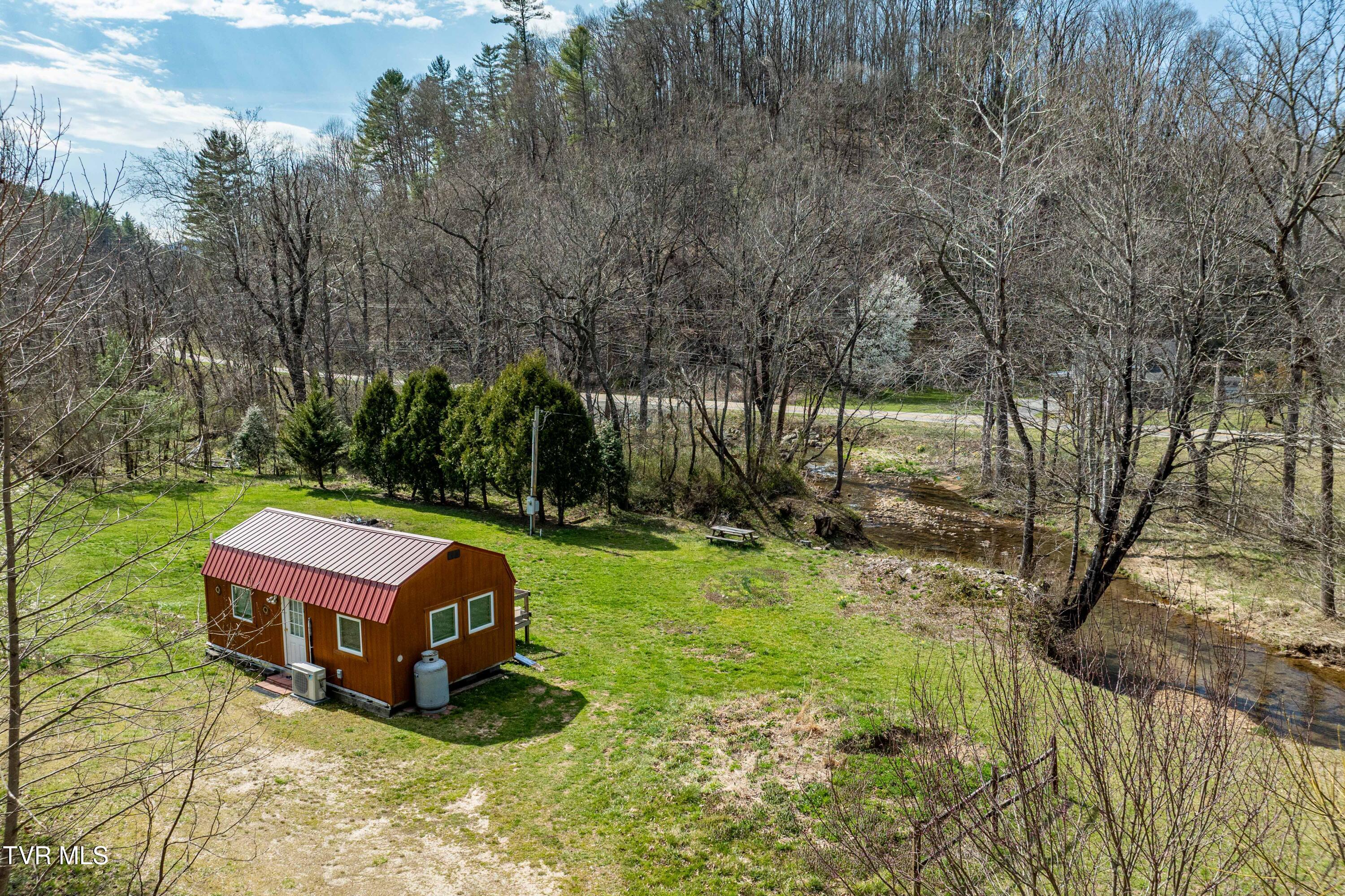 672 Stage Coach Loop, Mountain City, Tennessee image 1