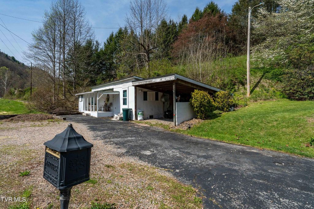 Photo of 6646 Roan Creek Road, Butler, TN 37640 (MLS # 9993568)