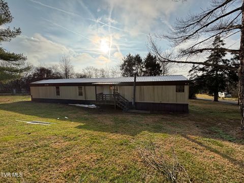 Homes For Sale - 140 Midway Circle<br/> Midway, TN 37809